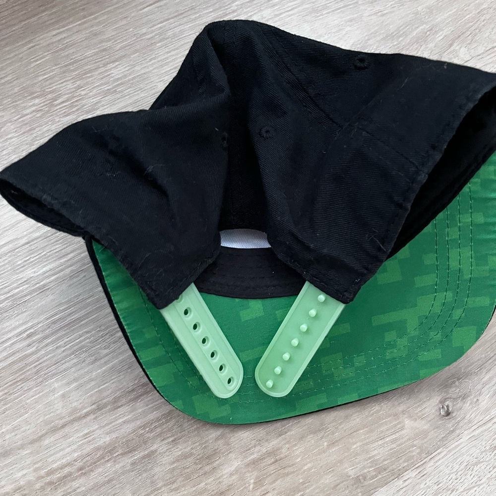 Minecraft SnapBack hat - Picture 4 of 5